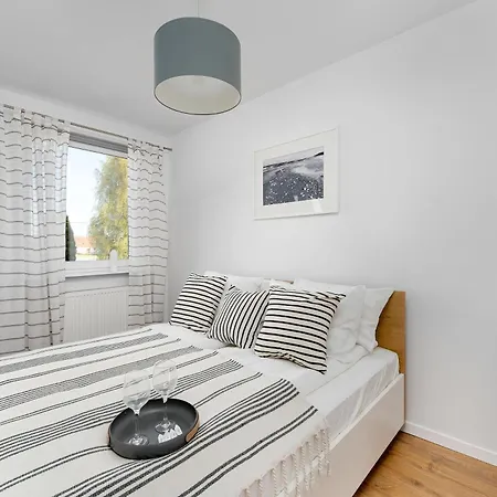 Cozy With Balcony Near The Sea By Renters Apartamento Sarbinowo